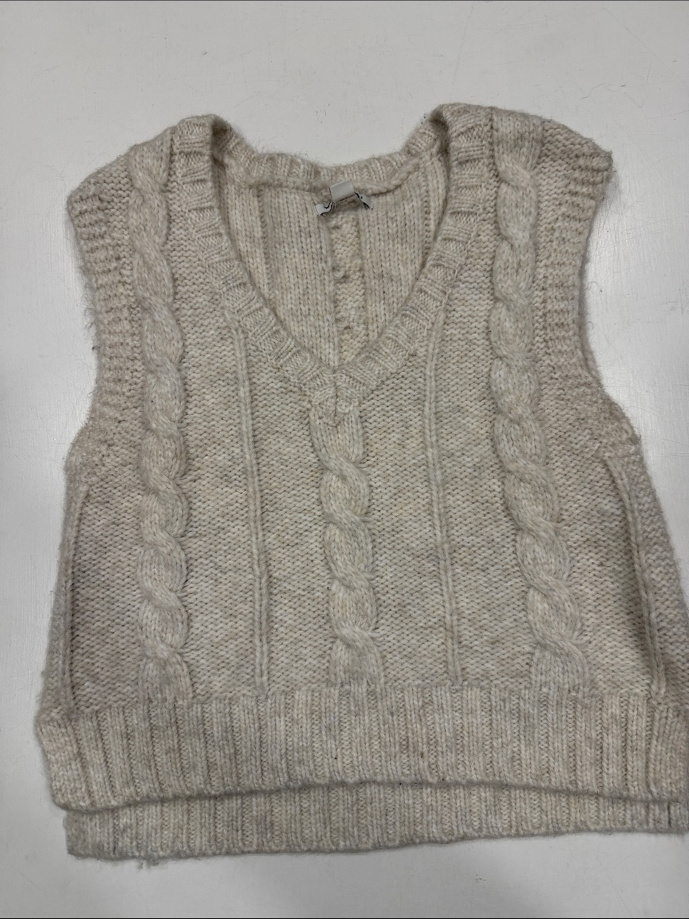 American Eagle Outfitters Cable Knit V-Neck Sweater Vest in Cream